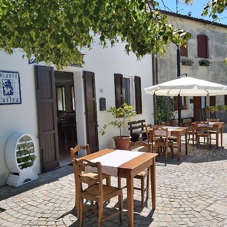 ホテル Locanda Delle Grotte Di Onferno ジェンマーノ エクステリア 写真