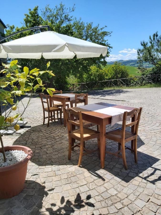 ホテル Locanda Delle Grotte Di Onferno ジェンマーノ エクステリア 写真