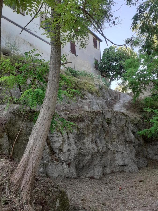 ホテル Locanda Delle Grotte Di Onferno ジェンマーノ エクステリア 写真