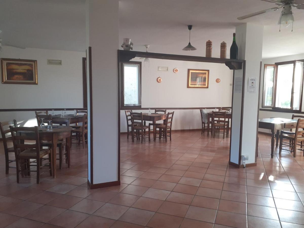 ホテル Locanda Delle Grotte Di Onferno ジェンマーノ エクステリア 写真